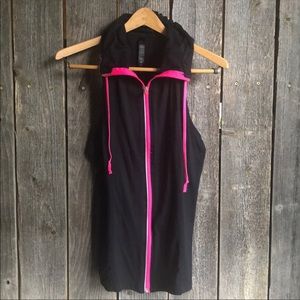 90 degree black/pink sleeveless athletic hoodie